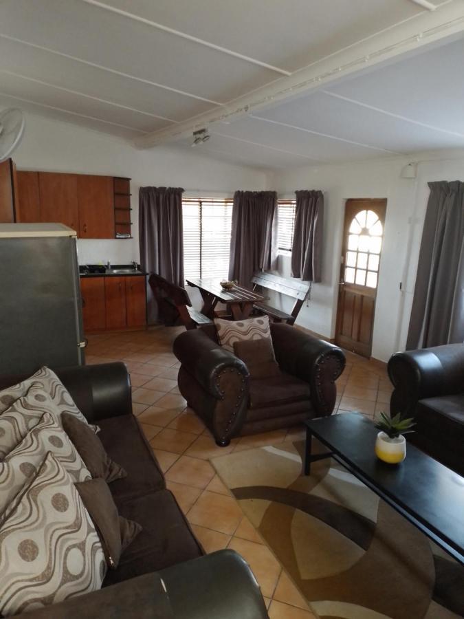 Anna Boeremeisie Guesthouse Бенони Екстериор снимка